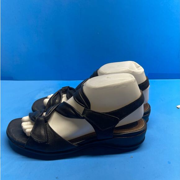 Clarks Artisan Sandals Womens 8 M Strappy Black Leather Hook & Loop - Picture 8 of 12